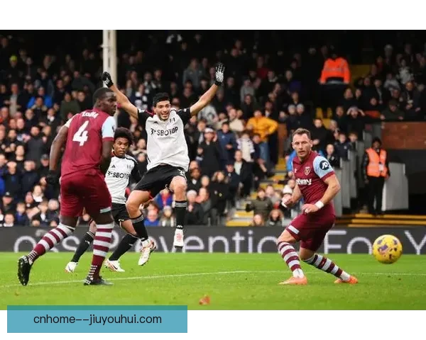 伊沃比在富勒姆右路发挥关键作用展现速度与技术优势